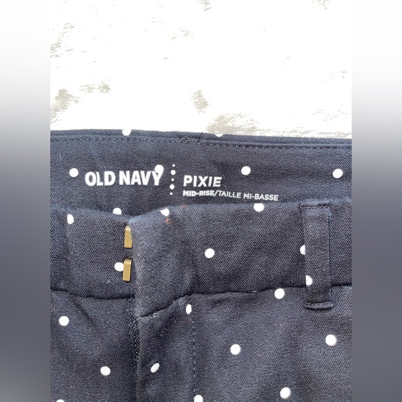 Old Navy Mid-Rise Pixie Skinny Pant - Picture 2 of 3